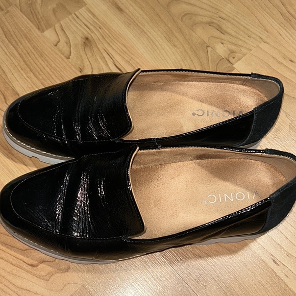 Vionic Loafers Patent Leather - Picture 2 of 5